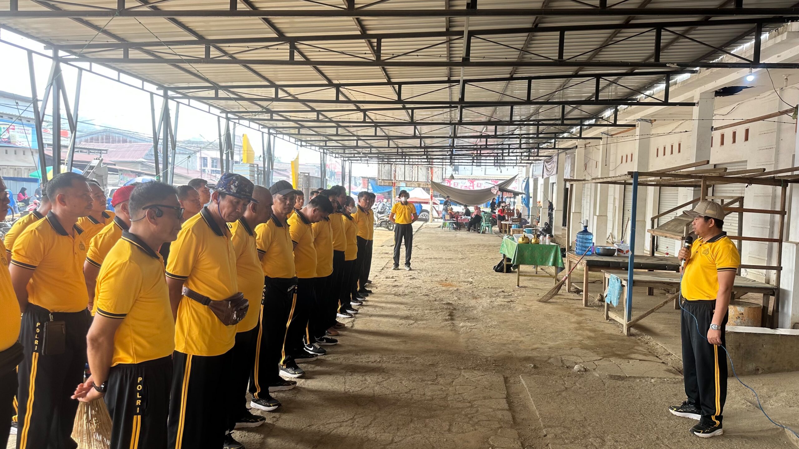 Wakapolres Luwu Timur , Kompol hajriadi Pimpin Gerakan Bersih Pasar Malili